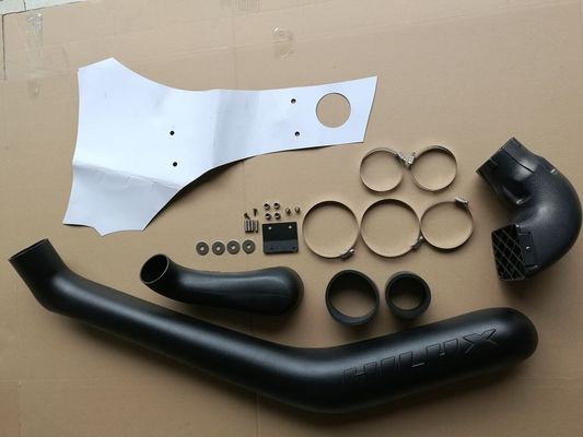 De zwarte ABS van Tayota Hilux Revo 4x4 Pick-up snorkelt