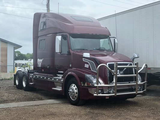 Dongsui Factory Tough Nieuwe stijl originele prijs Semi Truck Bumper Deer Guards Voor Freightliner Cascadia Volvo International Prostar Kenworth Peterbilt Mack Pinnacle