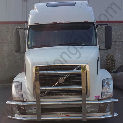 Dongsui Factory Tough Noord-Amerikaanse klassieke stijl Semi Truck Bumper Deer Guards For Freightliner Cascadia For Volvo International Prostar Kenworth Peterbilt Mack Pinnacle